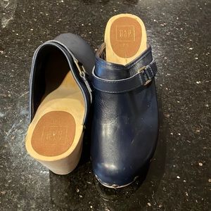 Women Clogs Size 7.5